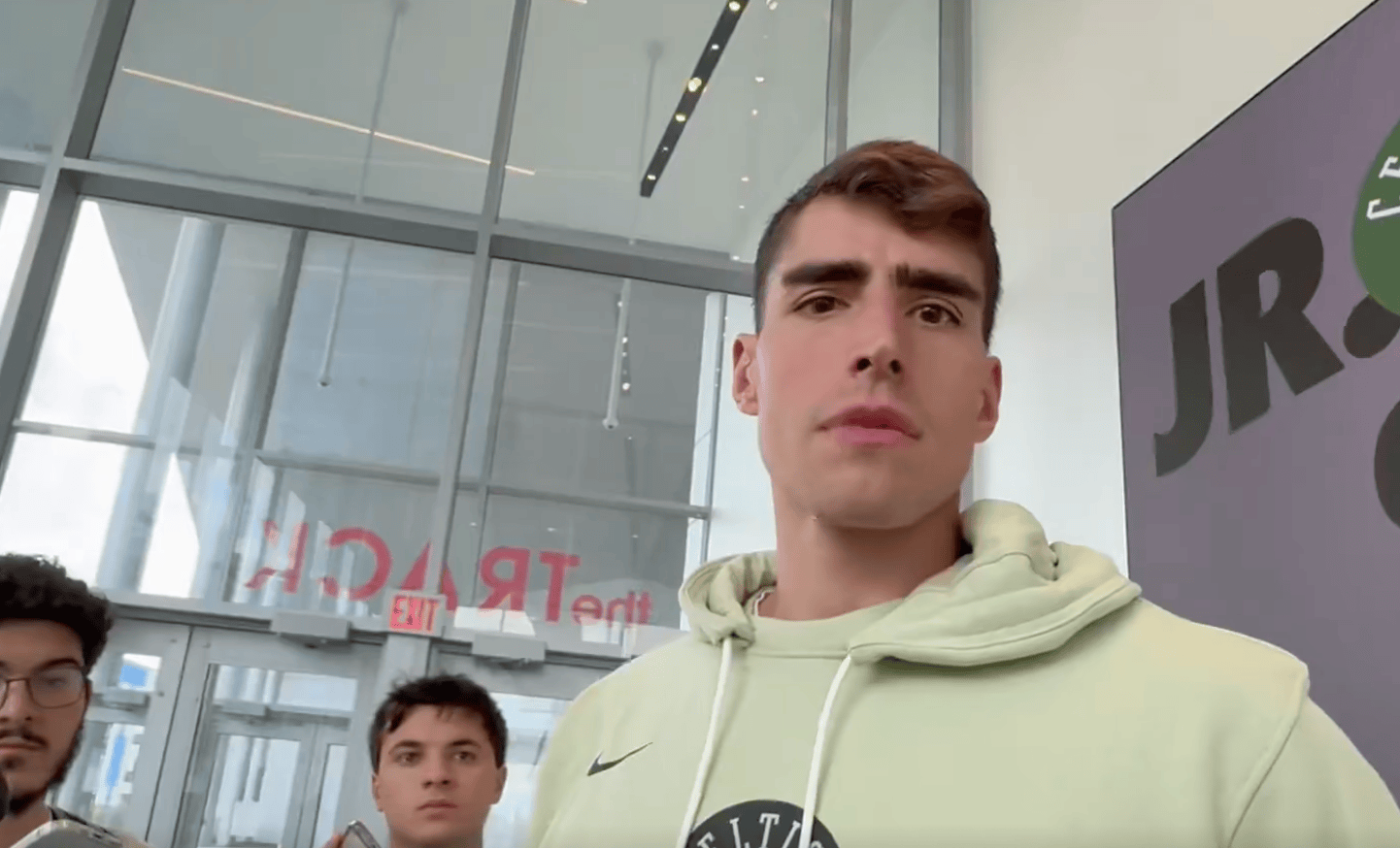 谈到了老东, KJyeR