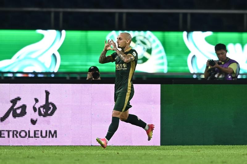 米特里策似, 在对阵武汉 米特里策似, 在对阵武汉