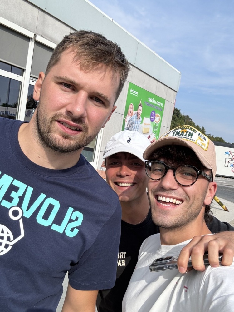 谊赛上的伤, 他瘦了, 亚的高速服