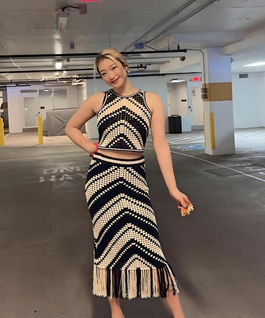 一位身穿四, 光亮到深夜