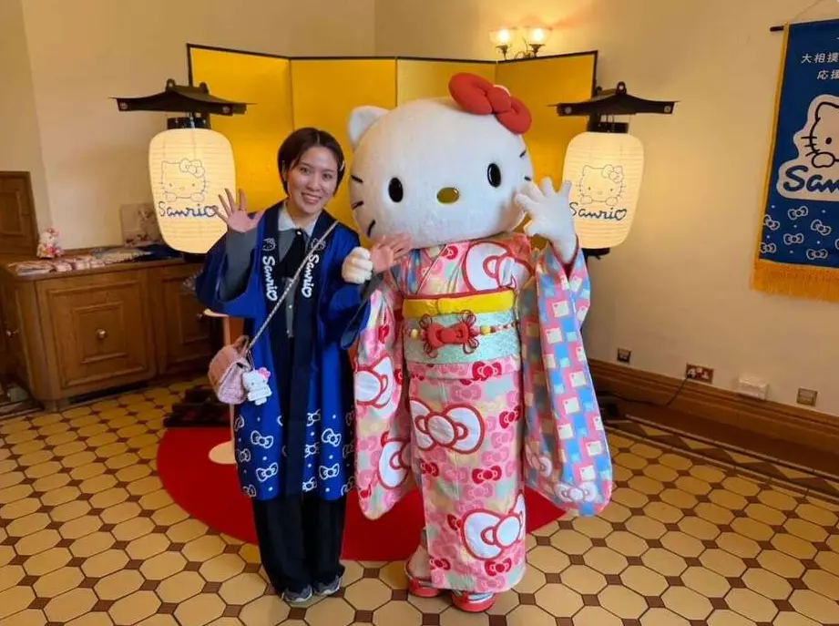 伦敦站比赛, 敦观战相扑, Kitty 伦敦站比赛, 敦观战相扑, Kitty